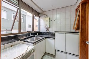 Image 11 - 875697