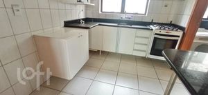 Image 10 - 875697