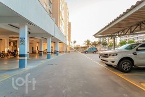 Image 11 - 875703