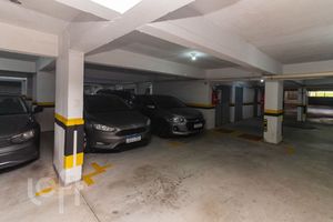Image 28 - 875704
