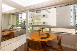 Image 14 - 875704