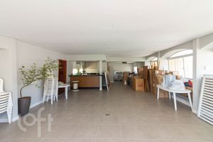 Image 24 - 875704
