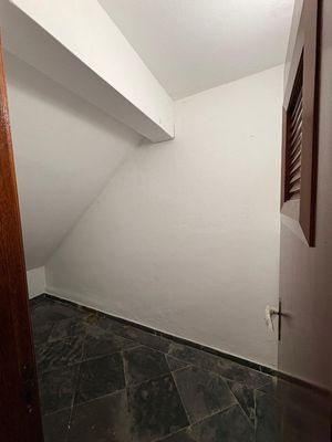 Image 21 - 875708
