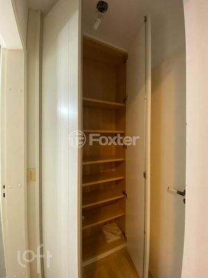 Image 8 - 875711