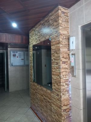 Image 10 - 875712