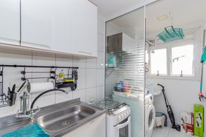 Image 19 - 875715