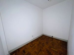 Image 13 - 875718