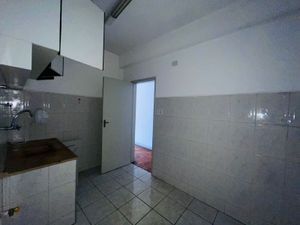 Image 4 - 875718