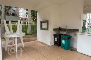 Image 25 - 875724