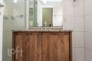 Image 18 - 875724