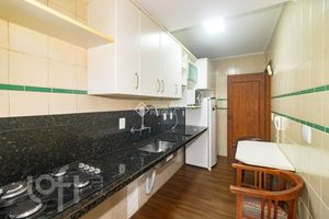 Image 11 - 875726
