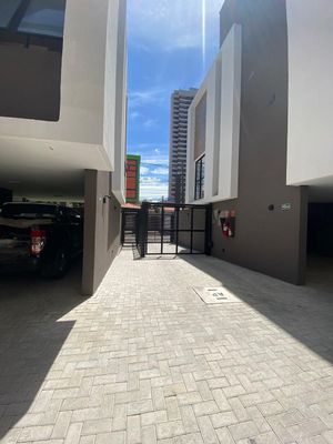 Image 3 - 875730