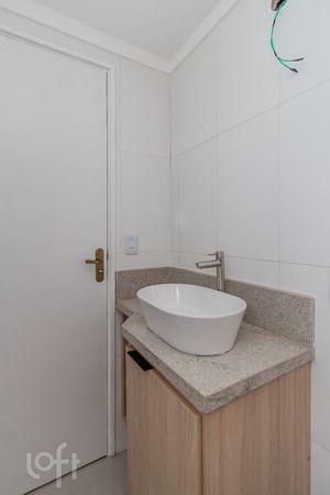 Image 19 - 875733