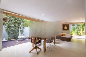 Image 13 - 875805