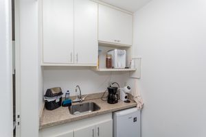 Image 12 - 875816