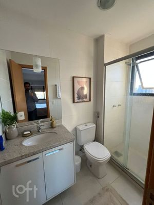 Image 8 - 875823