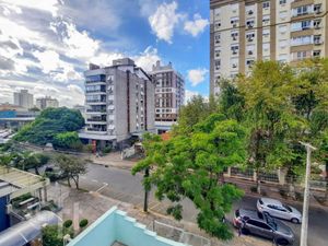 Image 18 - 875835