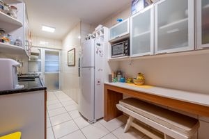 Image 17 - 875881