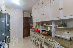 Image 43 - 875884