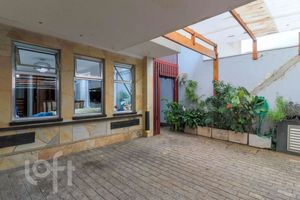 Image 20 - 875884