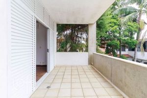 Image 6 - 875886