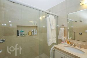 Image 19 - 875888