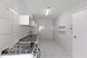 Image 11 - 875889