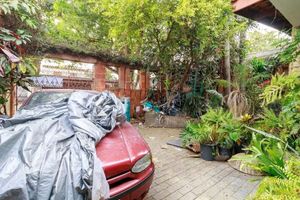 Image 23 - 875891