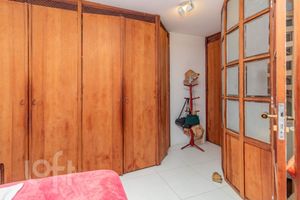 Image 17 - 875892