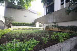 Image 26 - 875892