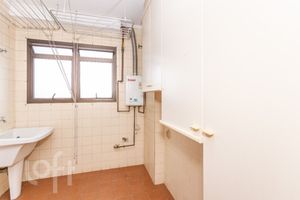 Image 15 - 875897