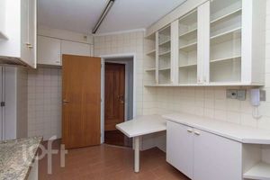 Image 4 - 875897