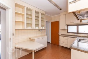 Image 10 - 875897