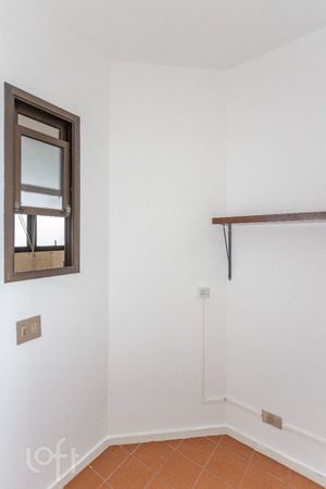 Image 19 - 875897