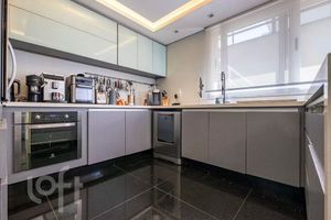 Image 11 - 875898