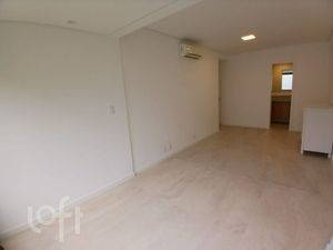 Image 19 - 875904