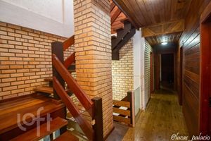 Image 11 - 875910