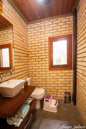 Image 8 - 875910