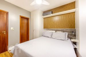 Image 19 - 875942