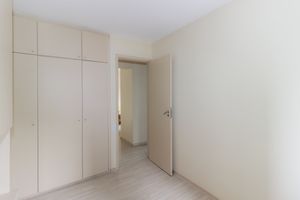 Image 4 - 875943