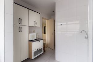 Image 18 - 875943
