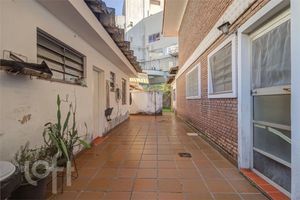 Image 16 - 875944