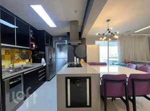 Image 4 - 875946