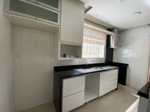 Image 12 - 875948