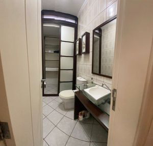 Image 11 - 875948