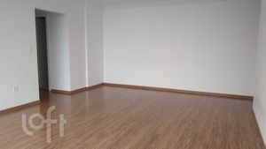Image 6 - 875950
