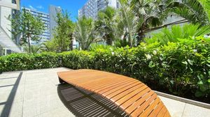 Image 17 - 875955