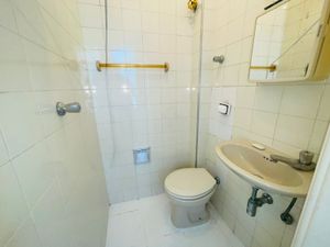 Image 18 - 875959
