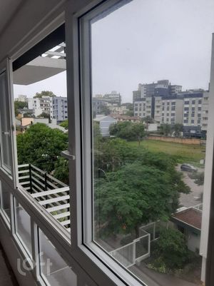 Image 24 - 875962