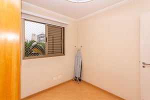 Image 18 - 875982